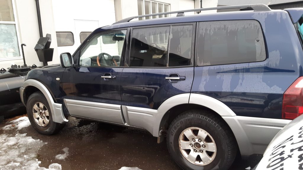MITSUBISHI PAJERO 2003