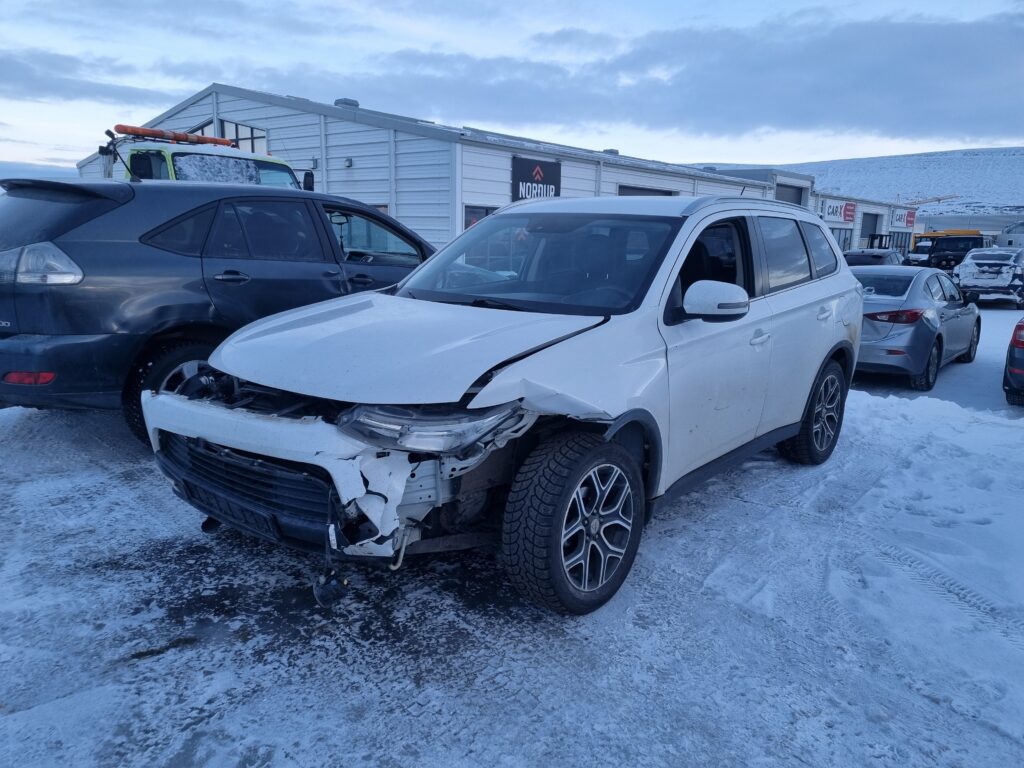 MITSUBISHI OUTLANDER  2015