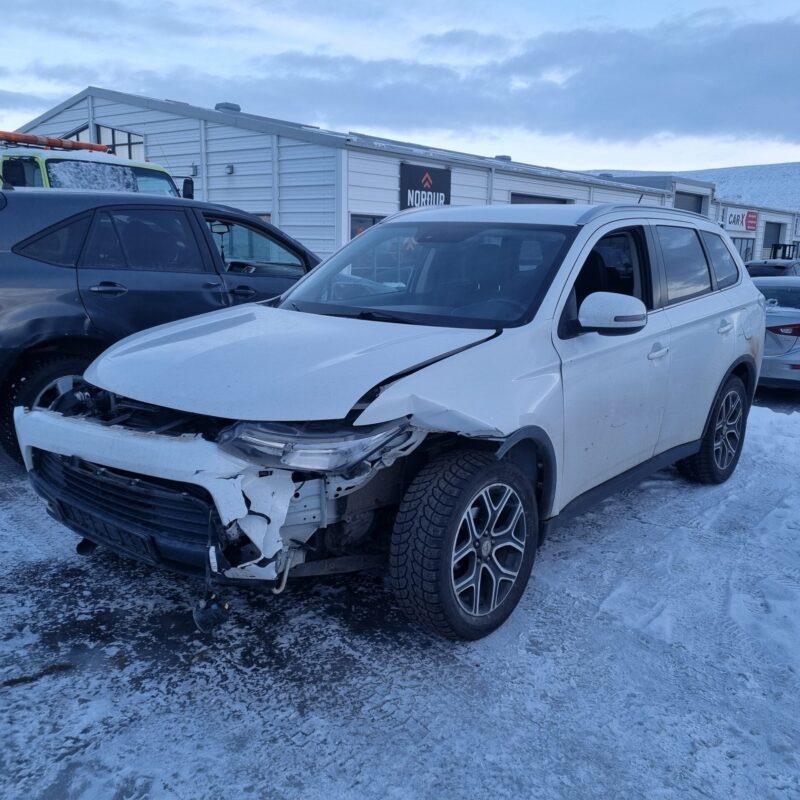 MITSUBISHI OUTLANDER  2015