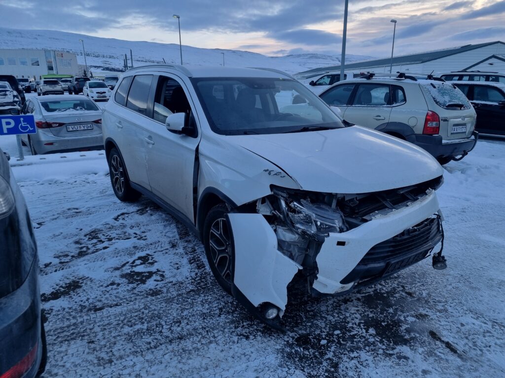 MITSUBISHI OUTLANDER  2015