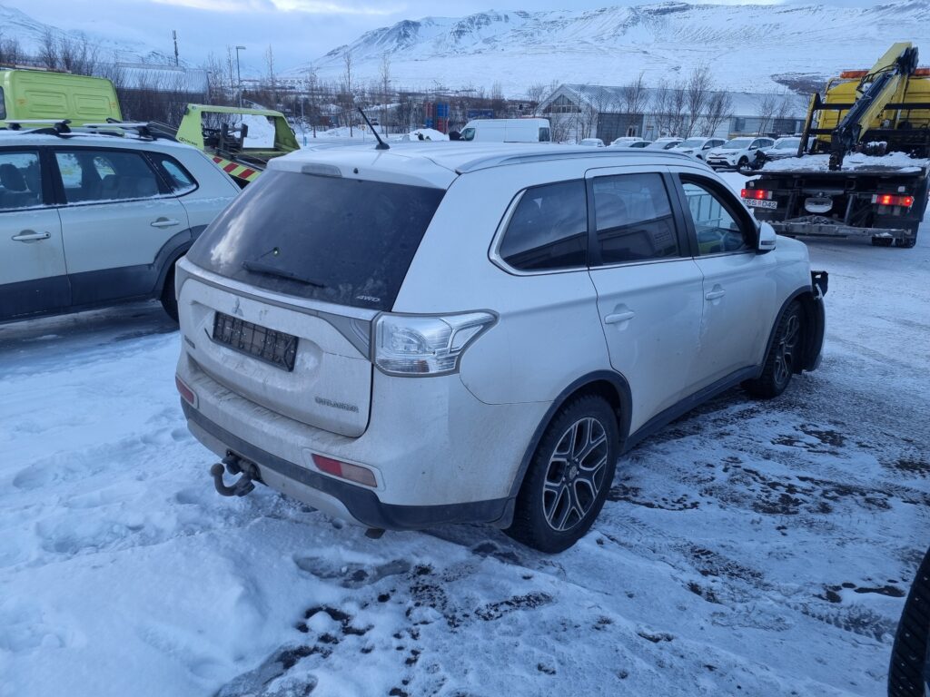 MITSUBISHI OUTLANDER  2015