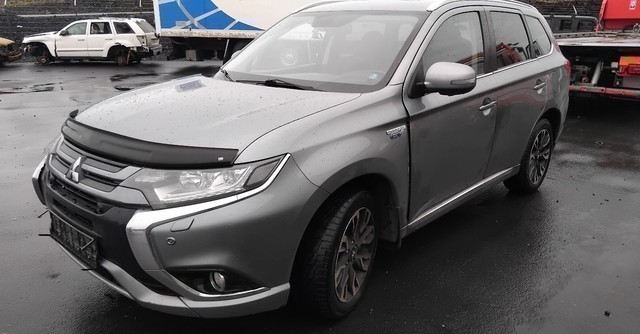 MITSUBISHI OUTLANDER 2016